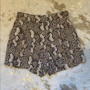 Snakeskin flowy short